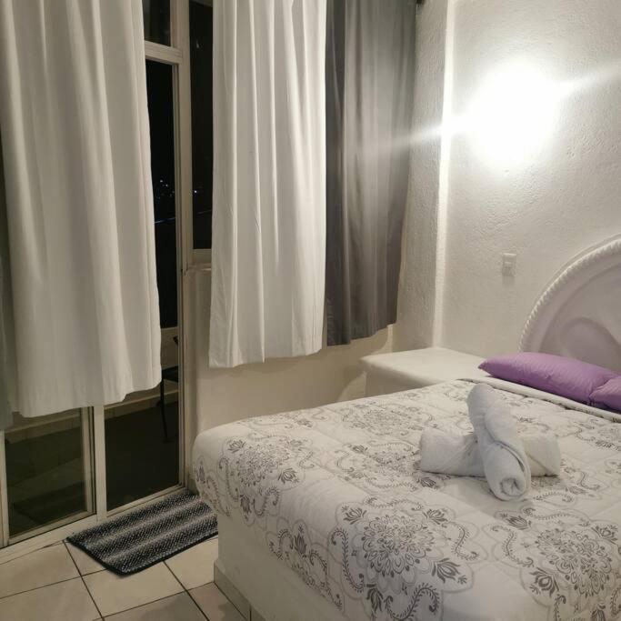Lovely Studio Apartment With Balcony Ac & Wi-Fi, Minutes From Downtown! Сиуатанехо Экстерьер фото